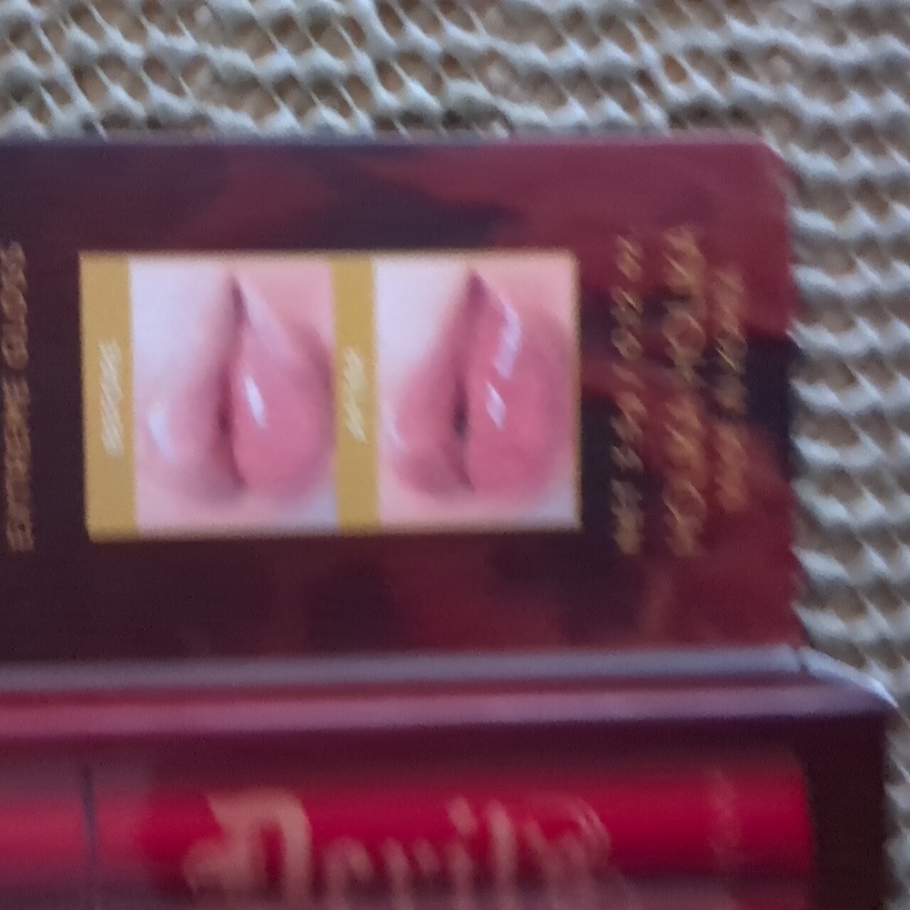 Devil's Plumper Lip Gloss - Glowy Topper New - Picture 2 of 3